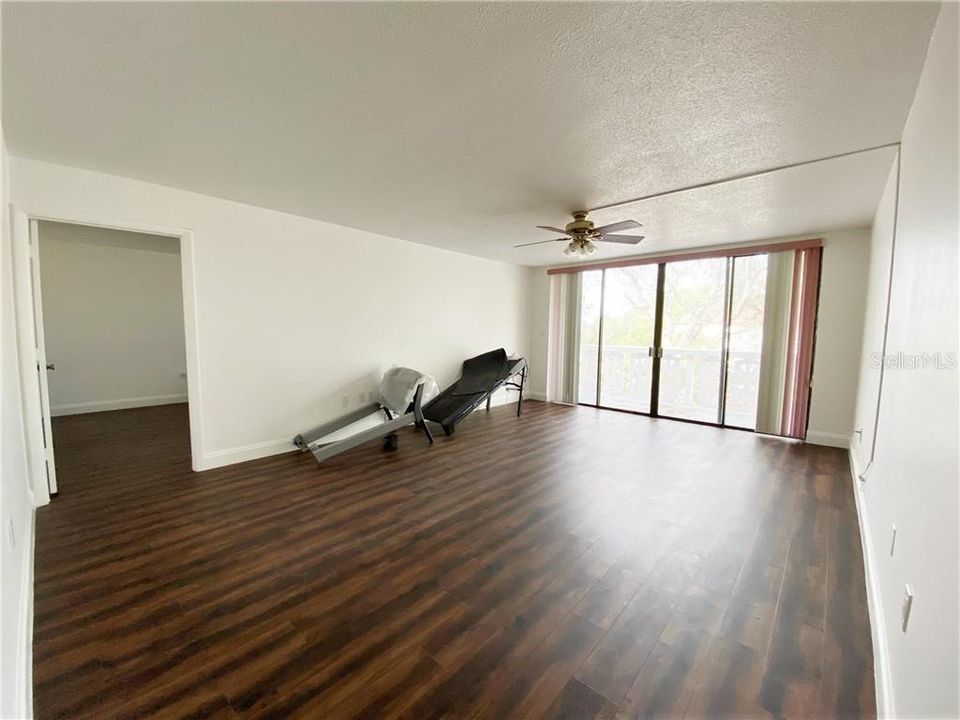 Recently Sold: $158,000 (1 beds, 1 baths, 1048 Square Feet)