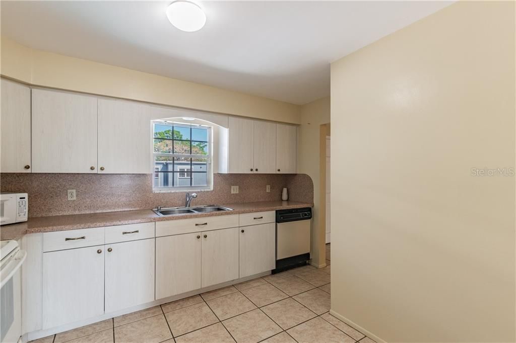 Recently Sold: $113,900 (1 beds, 1 baths, 872 Square Feet)