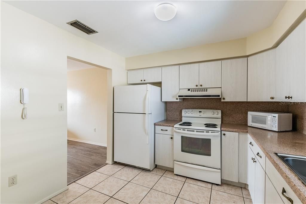 Recently Sold: $113,900 (1 beds, 1 baths, 872 Square Feet)