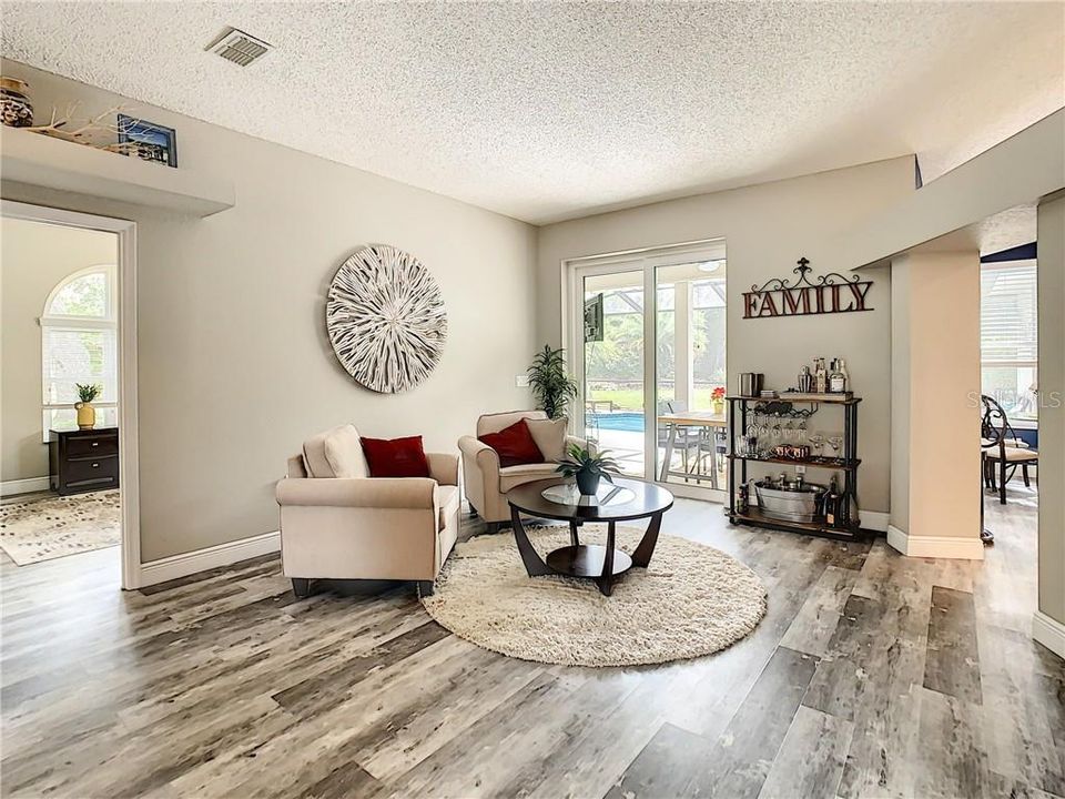 Recently Sold: $350,000 (3 beds, 2 baths, 2338 Square Feet)