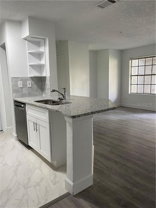 Recently Rented: $1,300 (2 beds, 1 baths, 828 Square Feet)