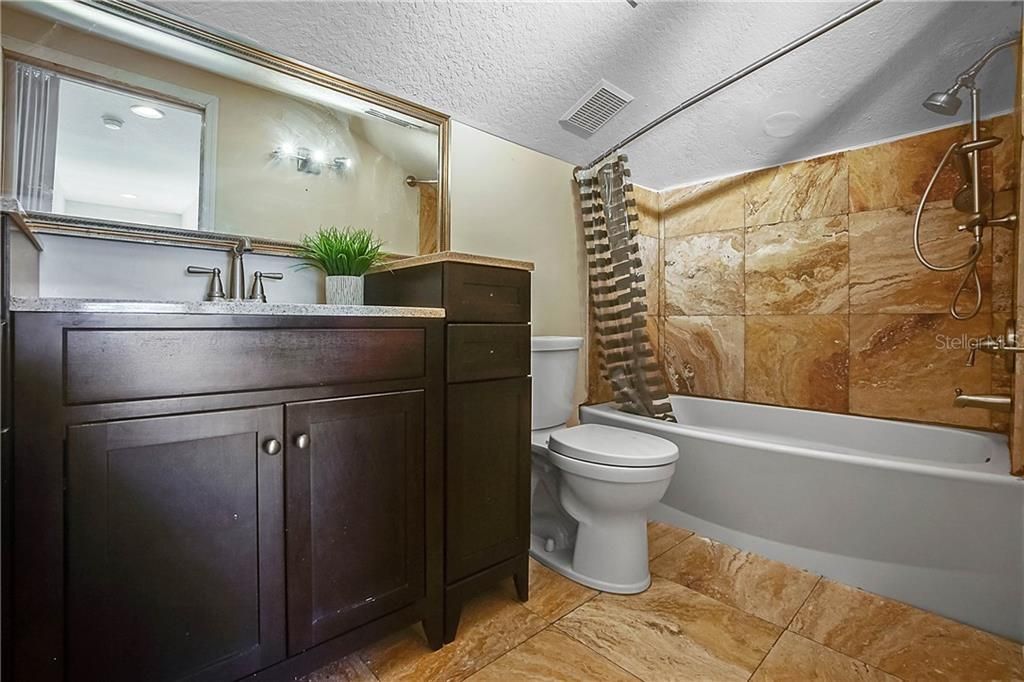 最近售出: $526,000 (5 贝兹, 4 浴室, 4580 平方英尺)