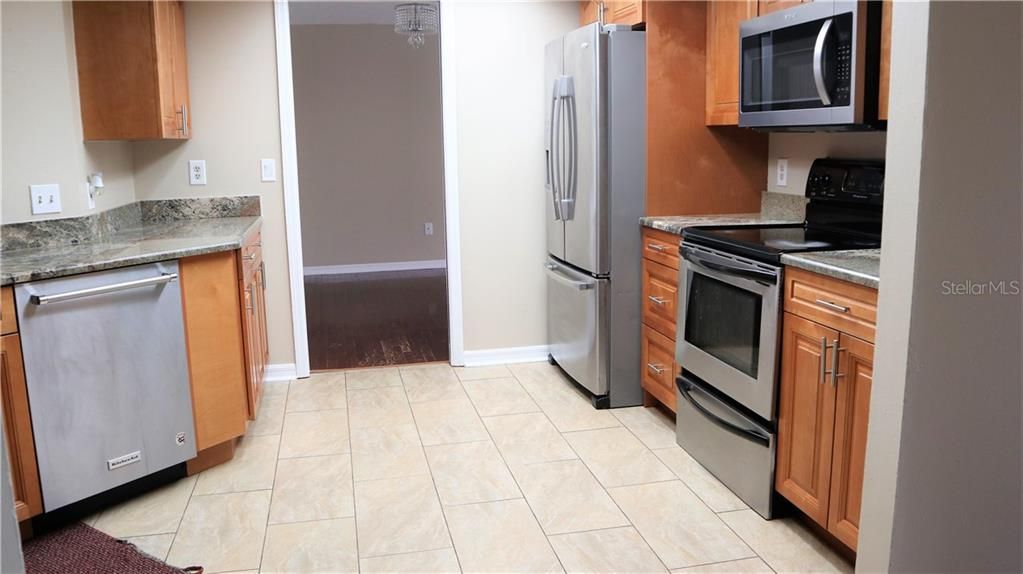 Recently Rented: $2,300 (3 beds, 2 baths, 1793 Square Feet)