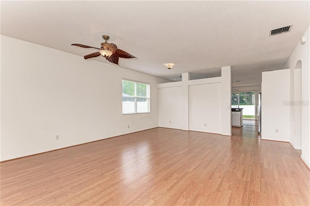 Recently Sold: $285,000 (3 beds, 2 baths, 1736 Square Feet)