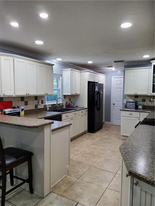 Recently Sold: $210,000 (3 beds, 2 baths, 1377 Square Feet)