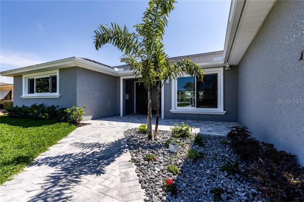 Recently Sold: $865,000 (3 beds, 2 baths, 1992 Square Feet)