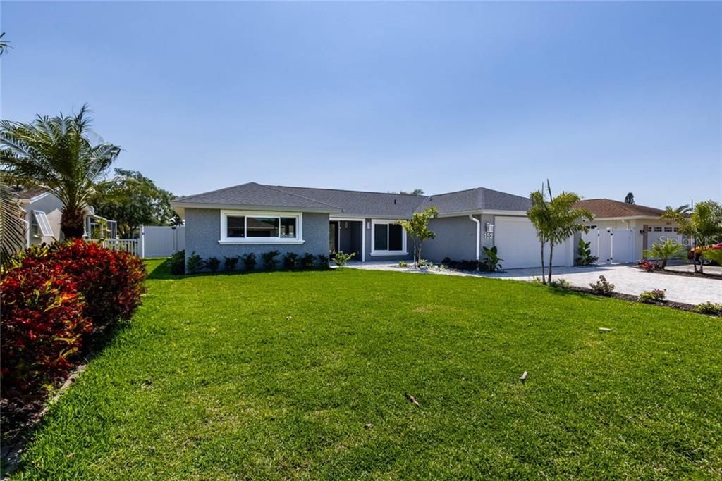 Recently Sold: $865,000 (3 beds, 2 baths, 1992 Square Feet)