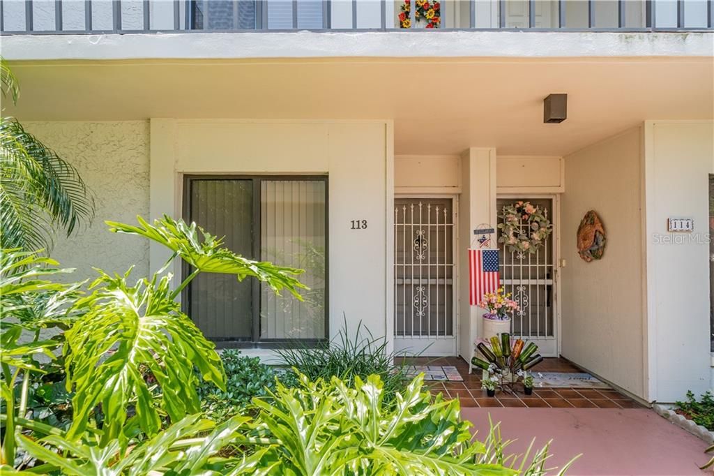 Recently Sold: $350,000 (2 beds, 2 baths, 915 Square Feet)