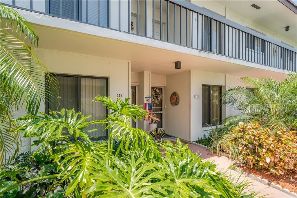 Recently Sold: $350,000 (2 beds, 2 baths, 915 Square Feet)