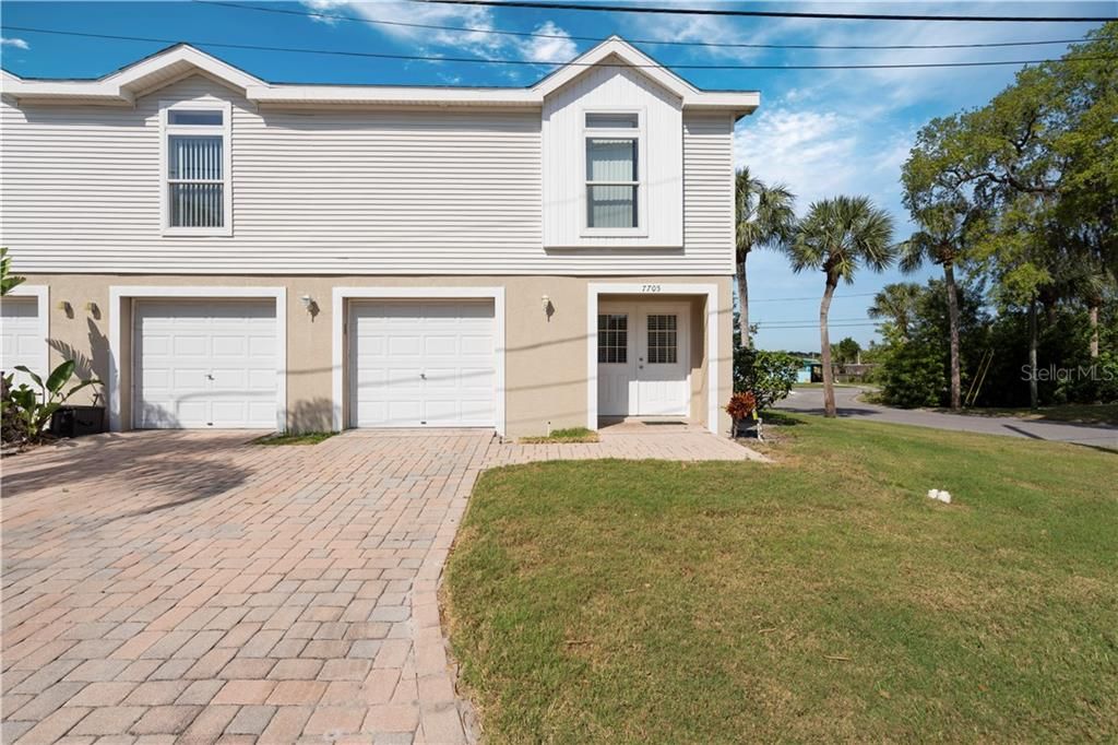 Recently Sold: $210,000 (3 beds, 2 baths, 1360 Square Feet)