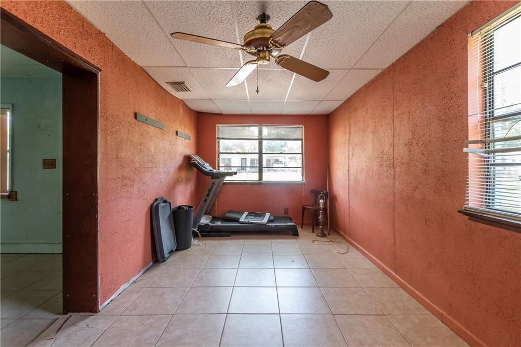 Recently Sold: $165,000 (2 beds, 1 baths, 1310 Square Feet)