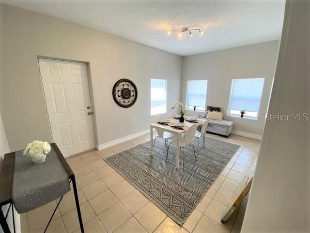 Recently Sold: $215,000 (3 beds, 2 baths, 1658 Square Feet)