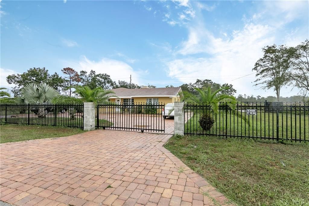 Recently Sold: $800,000 (4 beds, 3 baths, 2029 Square Feet)