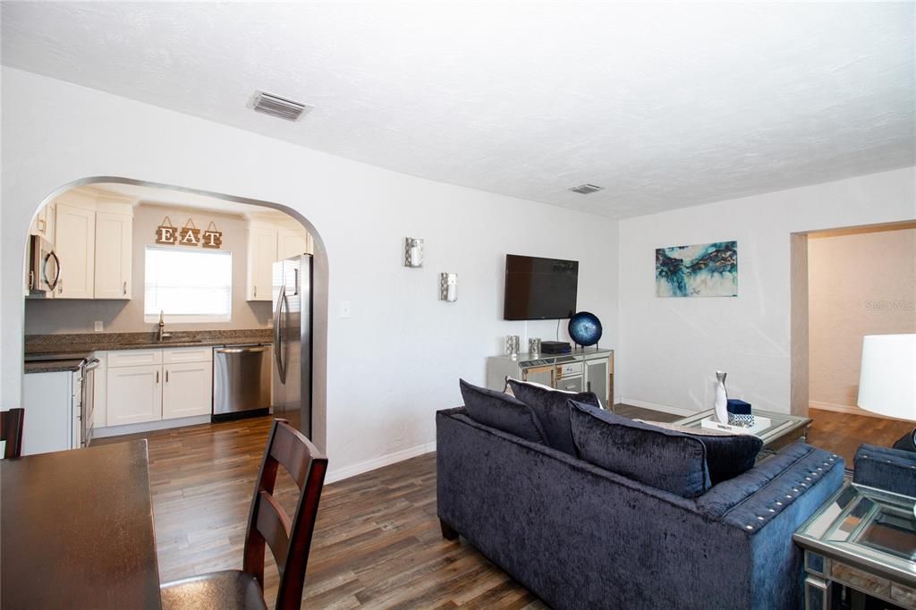 Recently Sold: $293,000 (3 beds, 2 baths, 1150 Square Feet)