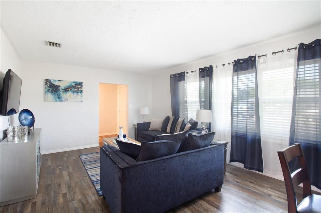 Recently Sold: $293,000 (3 beds, 2 baths, 1150 Square Feet)
