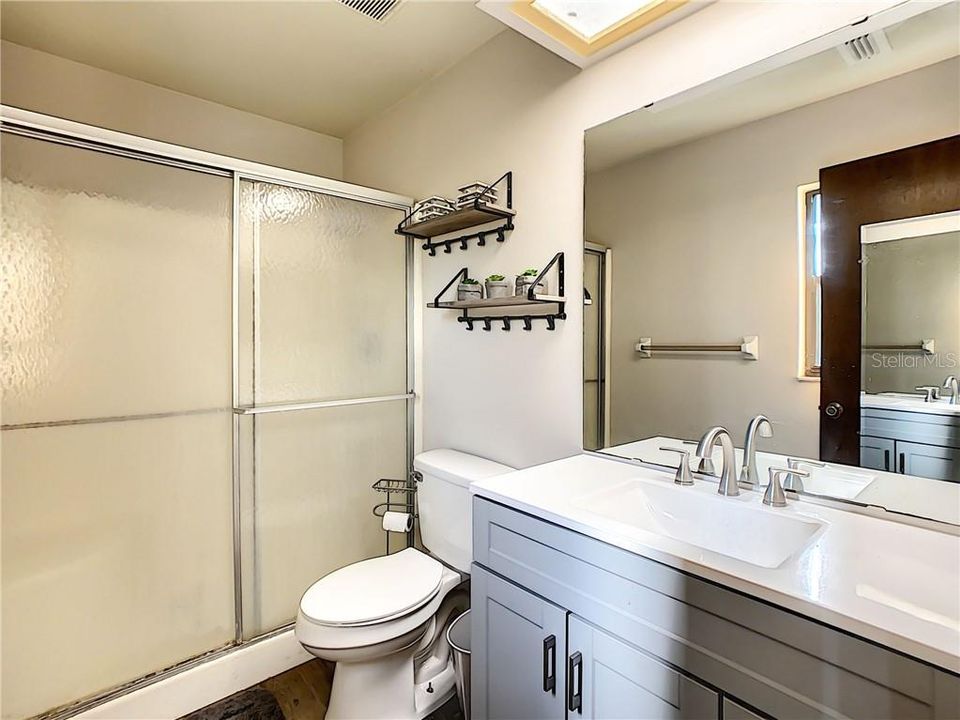 最近售出: $194,000 (2 贝兹, 2 浴室, 1404 平方英尺)