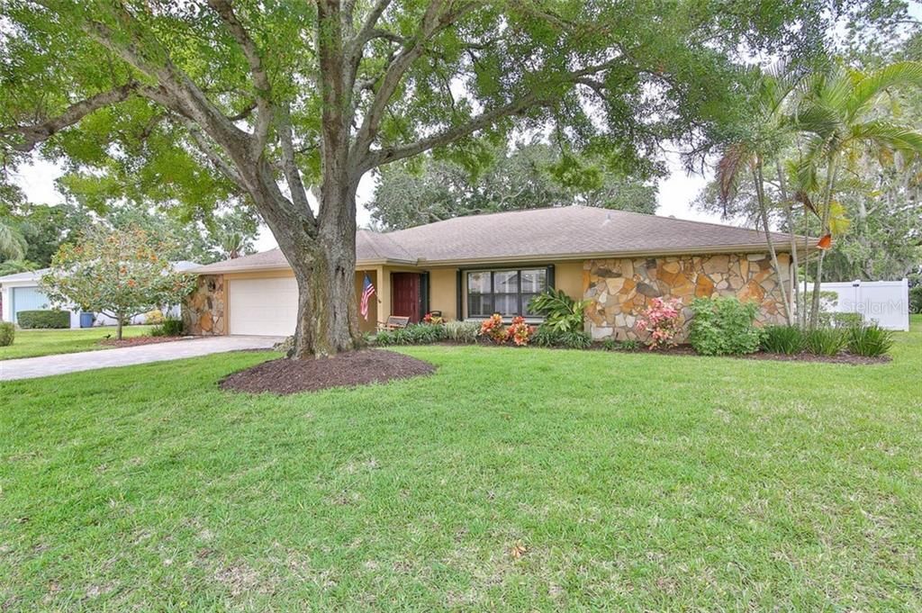 Недавно продано: $420,000 (3 спален, 2 ванн, 2246 Квадратных фут)