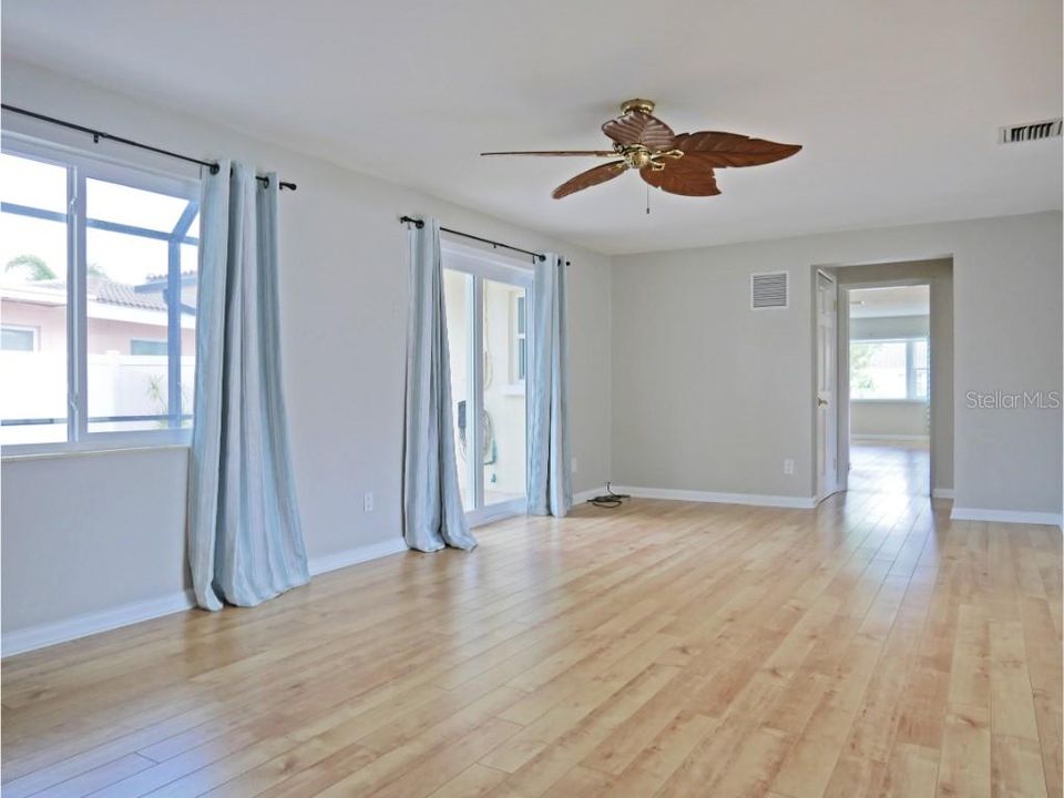 Recently Sold: $640,000 (2 beds, 2 baths, 1810 Square Feet)