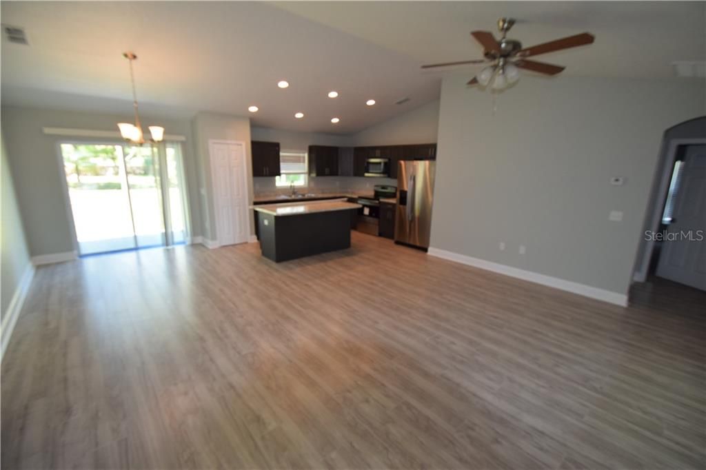 Recently Sold: $225,000 (3 beds, 2 baths, 1409 Square Feet)