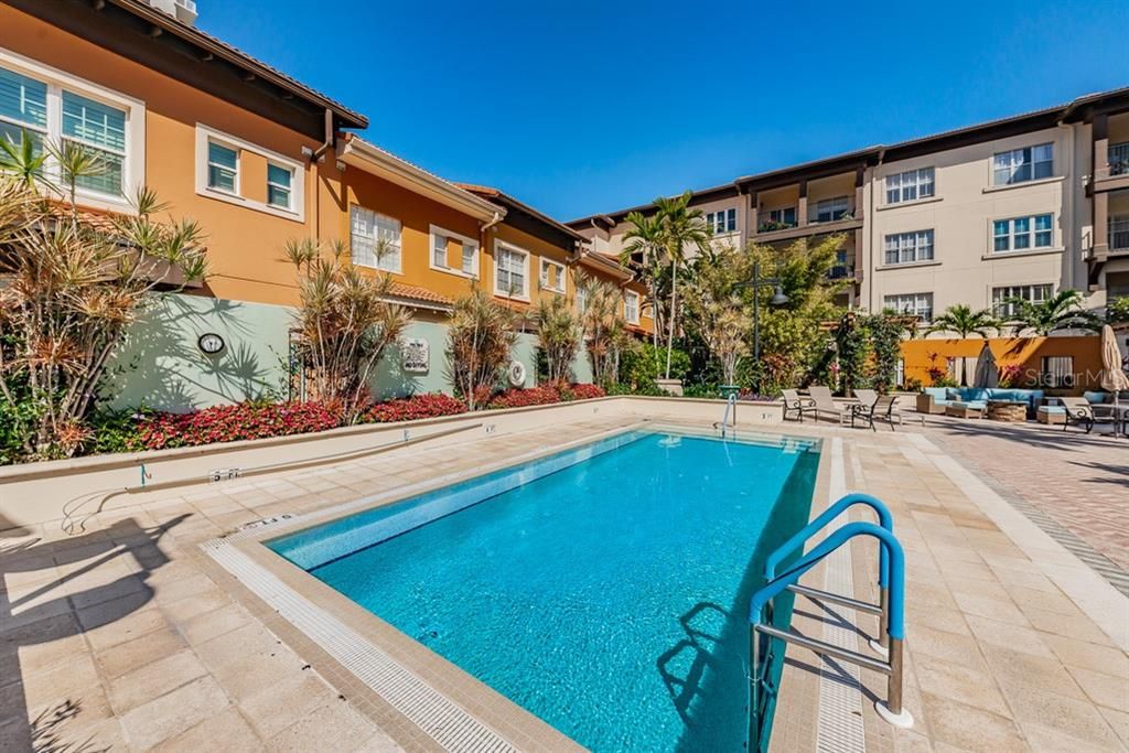 Recently Sold: $325,000 (1 beds, 1 baths, 743 Square Feet)