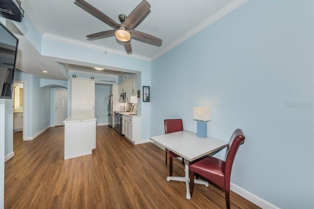 Recently Sold: $325,000 (1 beds, 1 baths, 743 Square Feet)