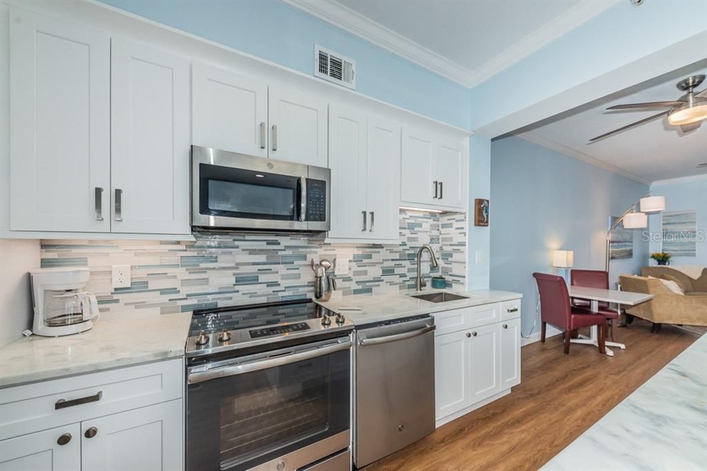 Recently Sold: $325,000 (1 beds, 1 baths, 743 Square Feet)