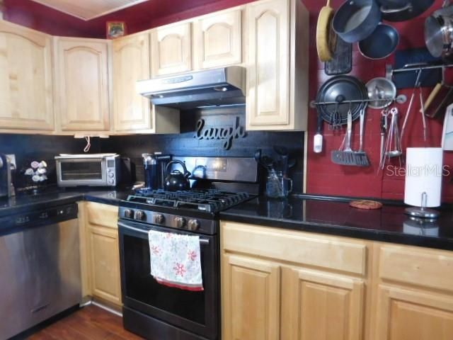 Recently Sold: $239,900 (2 beds, 2 baths, 1304 Square Feet)