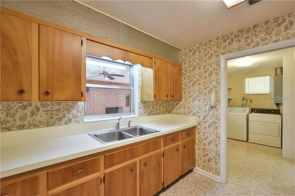 Recently Sold: $220,000 (3 beds, 1 baths, 1776 Square Feet)