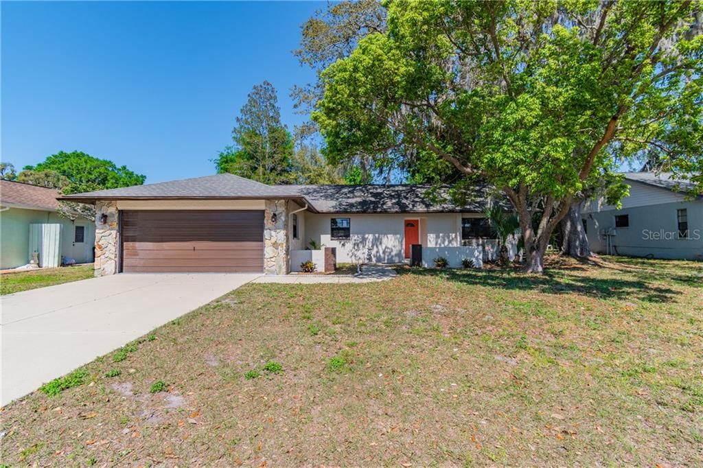 Recently Sold: $215,000 (3 beds, 2 baths, 1624 Square Feet)