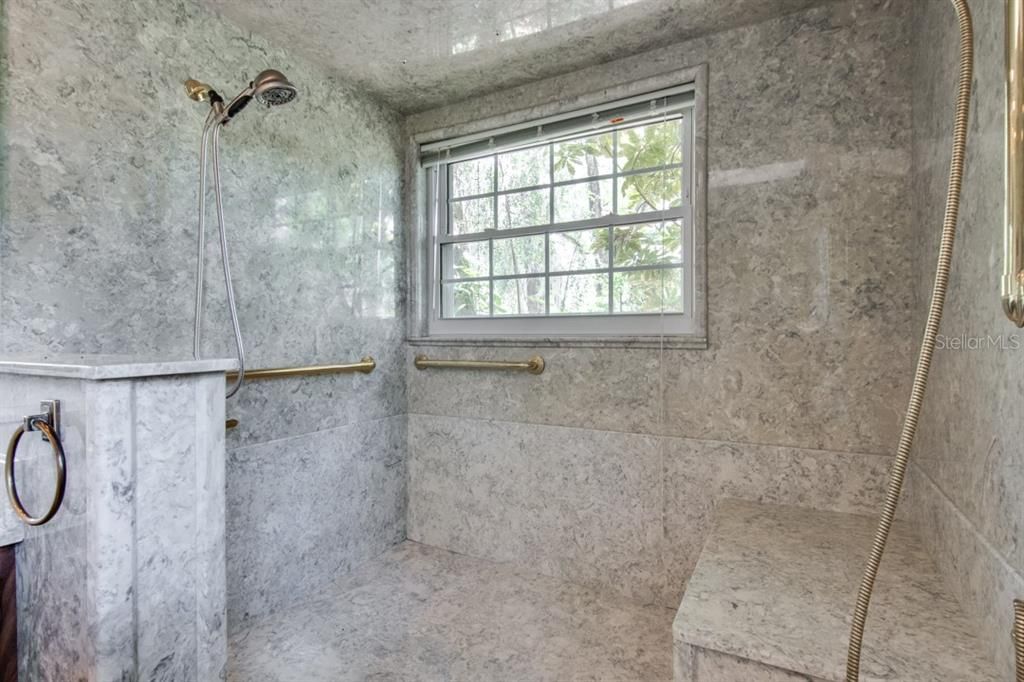 最近售出: $700,000 (4 贝兹, 4 浴室, 4474 平方英尺)