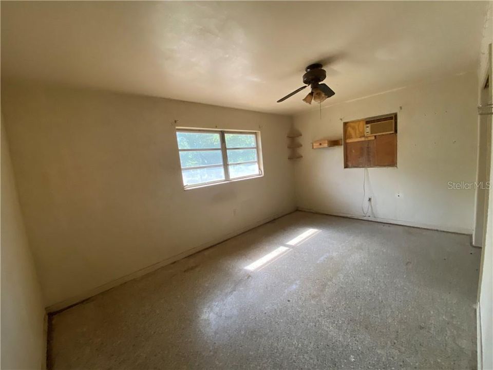 Recently Sold: $74,900 (2 beds, 1 baths, 1372 Square Feet)