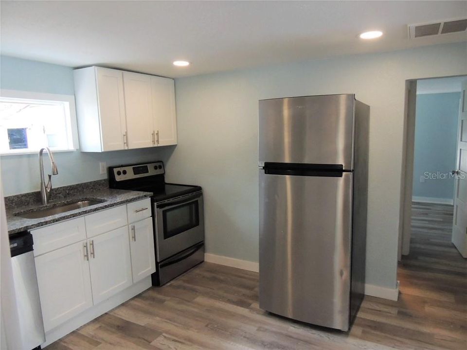 Recently Rented: $1,400 (2 beds, 1 baths, 624 Square Feet)