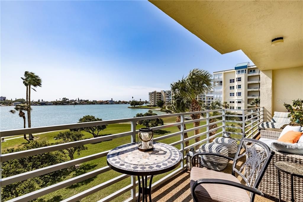 Recently Sold: $569,000 (2 beds, 2 baths, 1300 Square Feet)