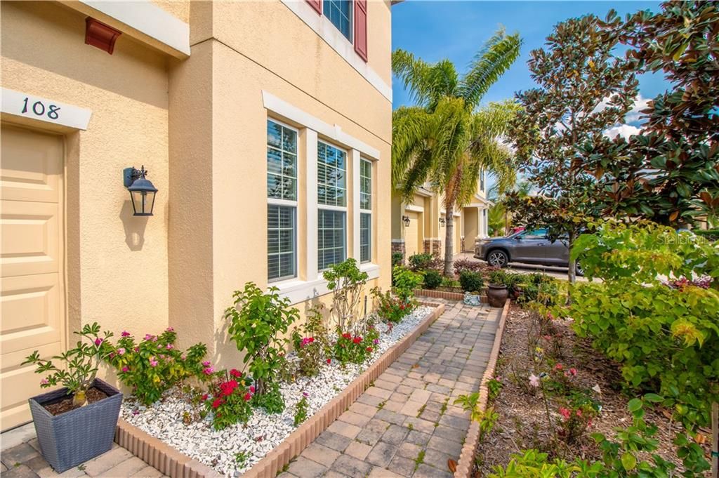 Recently Sold: $430,000 (5 beds, 3 baths, 2748 Square Feet)