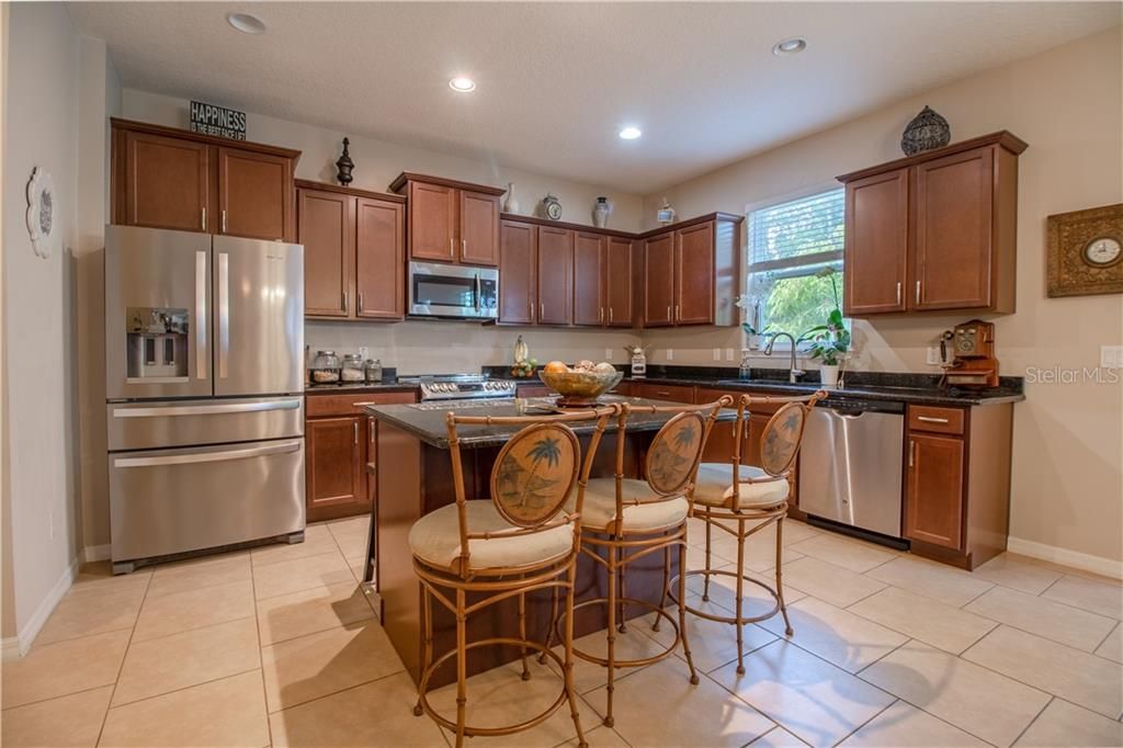 Recently Sold: $430,000 (5 beds, 3 baths, 2748 Square Feet)