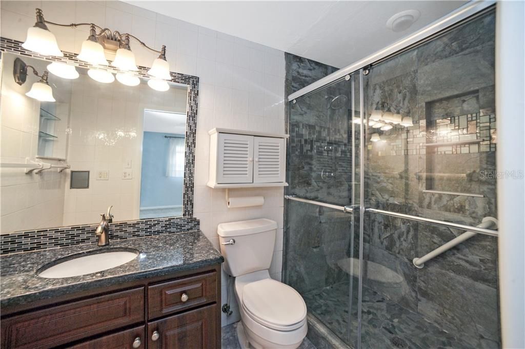 最近售出: $399,750 (3 贝兹, 2 浴室, 2200 平方英尺)