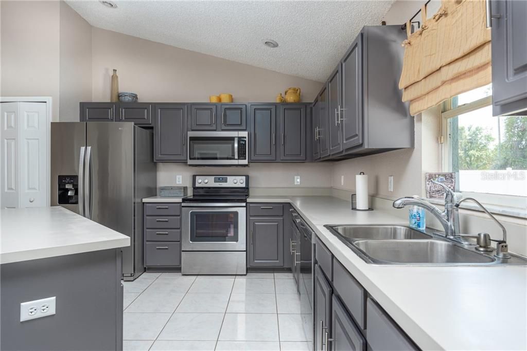 Recently Sold: $327,500 (3 beds, 2 baths, 1870 Square Feet)