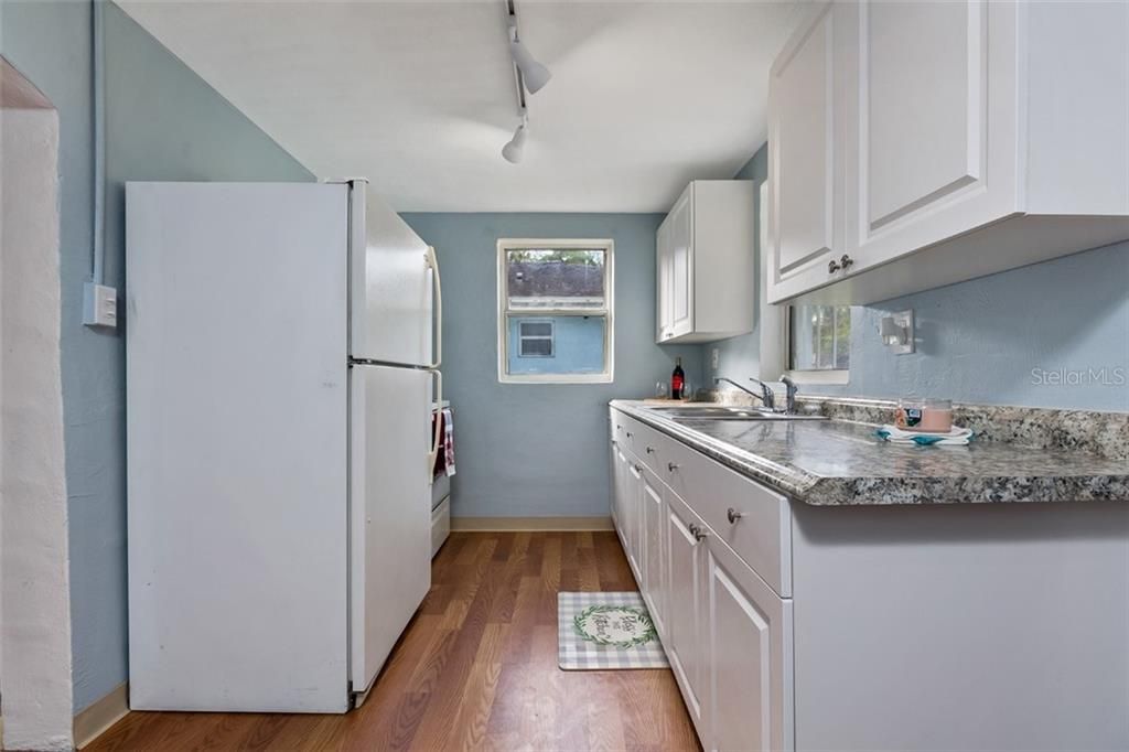 Recently Sold: $120,000 (2 beds, 1 baths, 733 Square Feet)