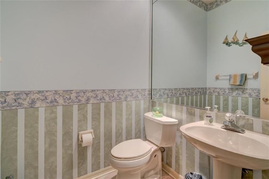 最近售出: $600,000 (4 贝兹, 2 浴室, 3243 平方英尺)