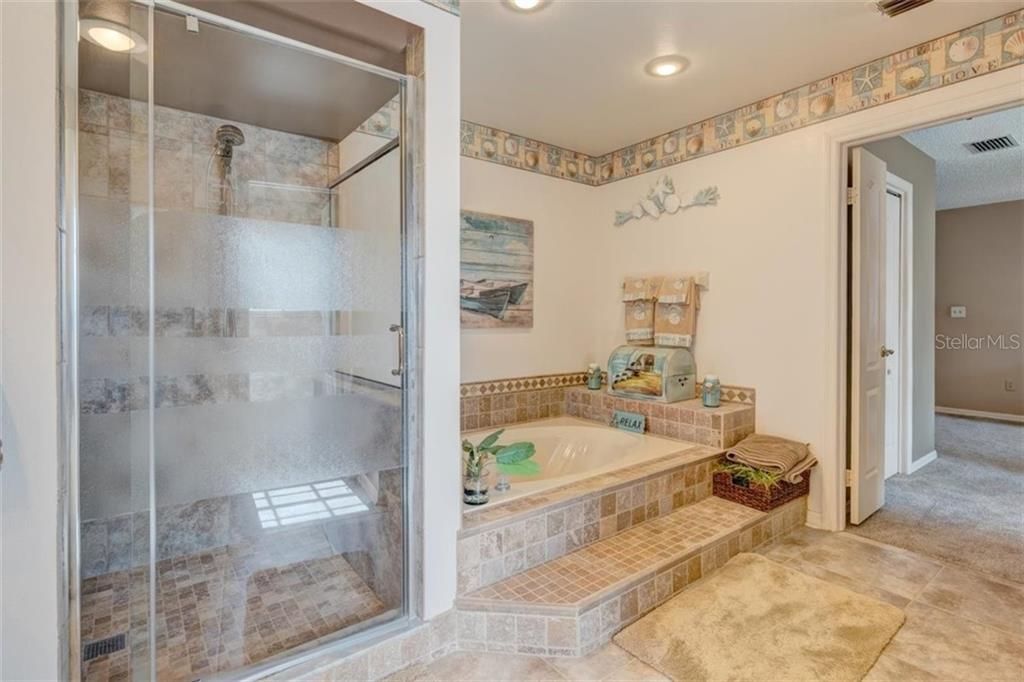 Недавно продано: $600,000 (4 спален, 2 ванн, 3243 Квадратных фут)
