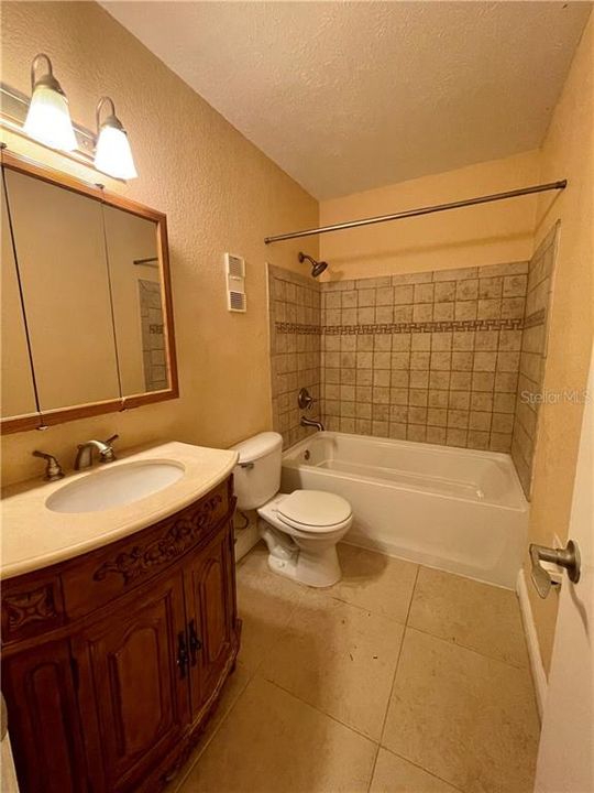 最近租的: $1,300 (2 贝兹, 1 浴室, 928 平方英尺)
