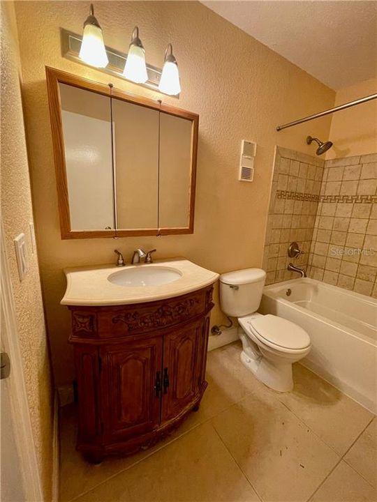 最近租的: $1,300 (2 贝兹, 1 浴室, 928 平方英尺)