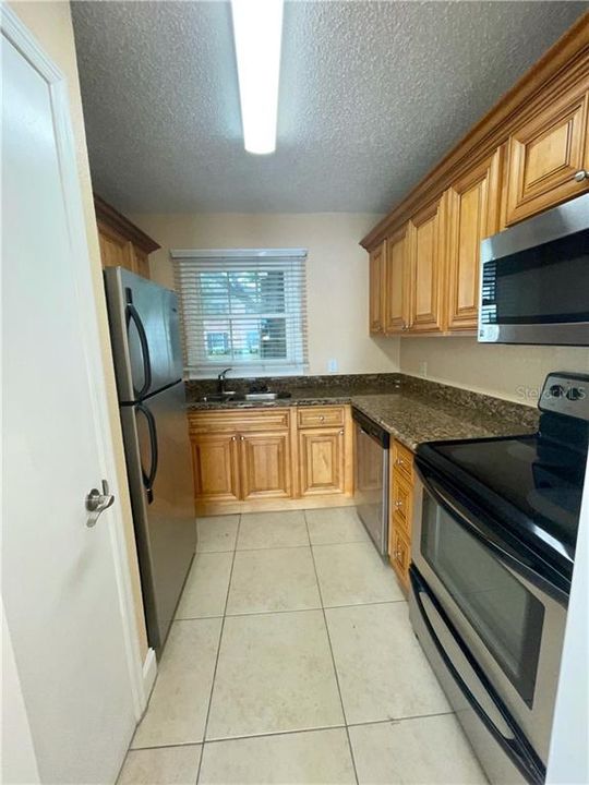 Recently Rented: $1,300 (2 beds, 1 baths, 928 Square Feet)