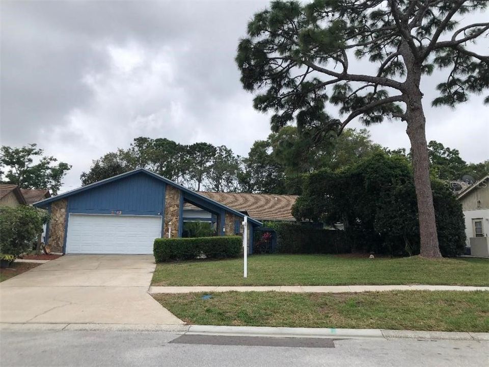 Recently Sold: $549,900 (4 beds, 2 baths, 2704 Square Feet)