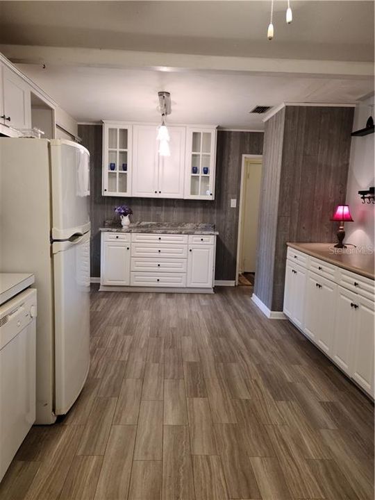Recently Sold: $150,000 (2 beds, 1 baths, 876 Square Feet)