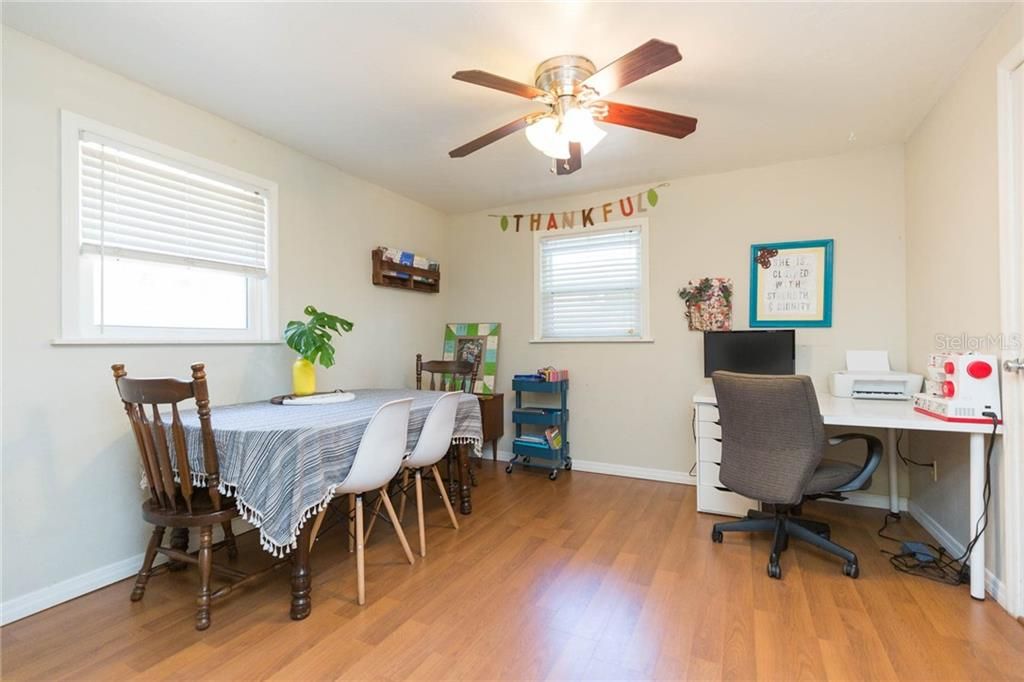 Recently Sold: $220,000 (3 beds, 1 baths, 1069 Square Feet)