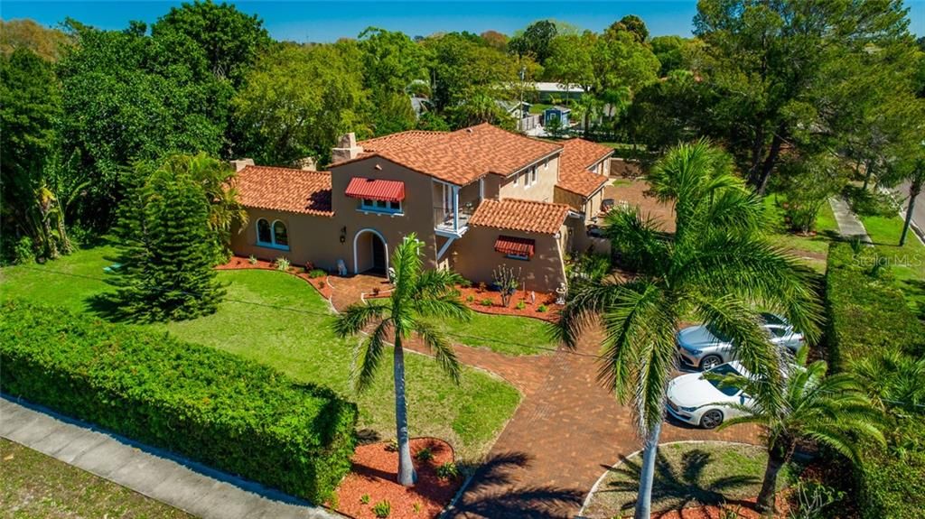 Recently Sold: $975,000 (5 beds, 4 baths, 3969 Square Feet)
