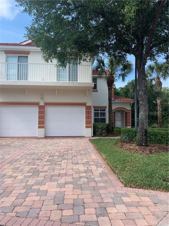Recently Sold: $216,000 (2 beds, 2 baths, 1348 Square Feet)