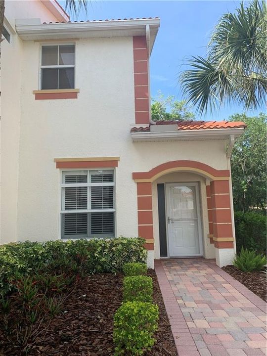 Recently Sold: $216,000 (2 beds, 2 baths, 1348 Square Feet)