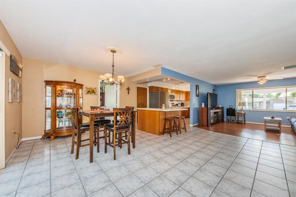 Recently Sold: $349,000 (3 beds, 2 baths, 1670 Square Feet)